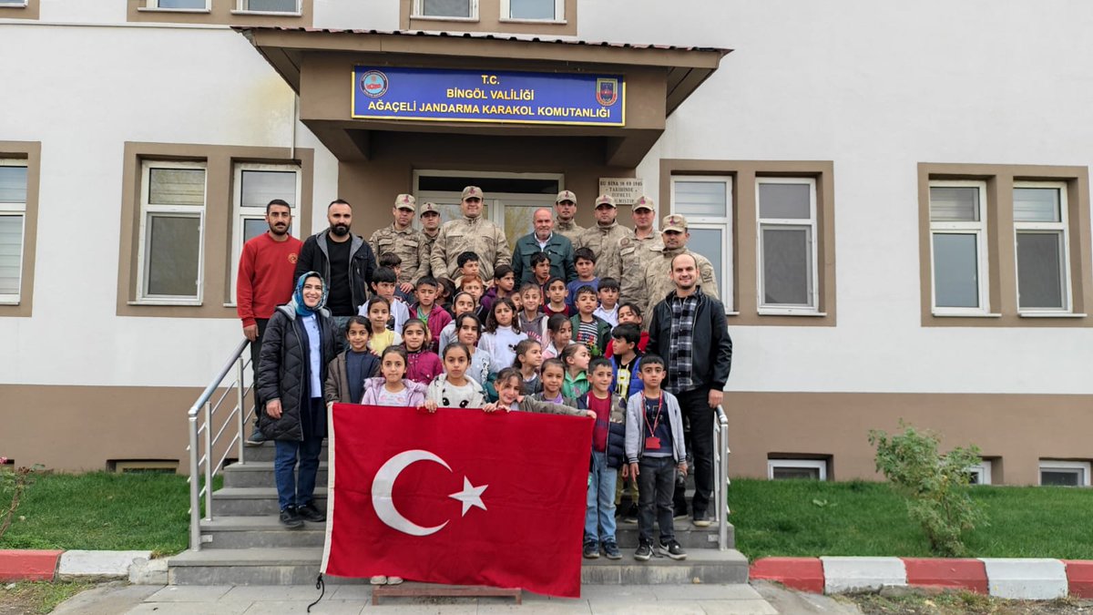 11.11.2022 Milli Ağaçlaçlandırma Gününde Mehmetçiğimizle birlikte "yeşil bir vatan" için fidanlarımızı dikiyoruz.<a href="/Bingol/">Tugrul Bingol</a> <a href="/bingolmem/">Bingöl MEM</a> <a href="/halilyucel6060/">Halil YÜCEL</a>