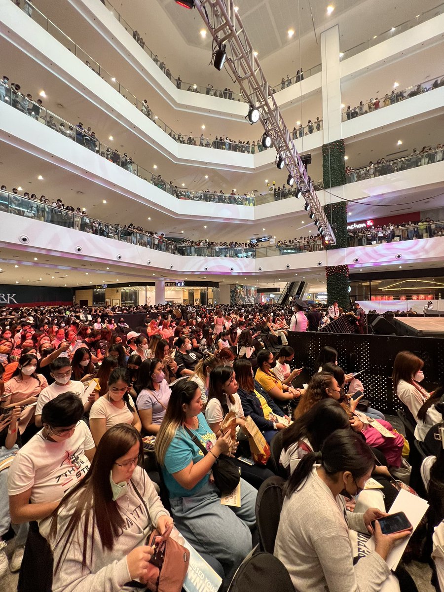 OfficialKBB's tweet photo. Team Bahay, show your love and support by tweeting our hashtag: #2GoodMallShow2Remember ✨ https://t.co/uuqzJ3chHc