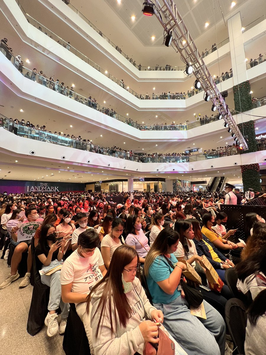 OfficialKBB's tweet photo. Team Bahay, show your love and support by tweeting our hashtag: #2GoodMallShow2Remember ✨ https://t.co/uuqzJ3chHc
