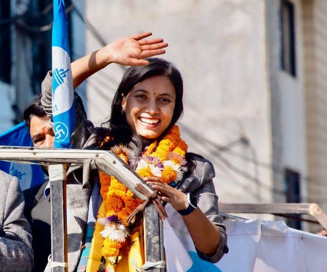 चुनावी प्रचारको क्रममा हामी भोलि बिहान ७ : ३० बजे पेप्सीकोला चोकमा भेला भएर साँखुसम्म पुग्ने योजना छ । 
भोलिको कार्यक्रम बृहत र भव्य हुनेछ । सबैजना आ-आफ्नो साधन र आ-आफ्नो घरको घन्टीसहित आउनुहोला । बेथिती र भ्रष्टाचार विरुद्ध घन्टी बजाउँदै जनमत र समर्थनको आह्वान गरौँला ।  
-सोबिता