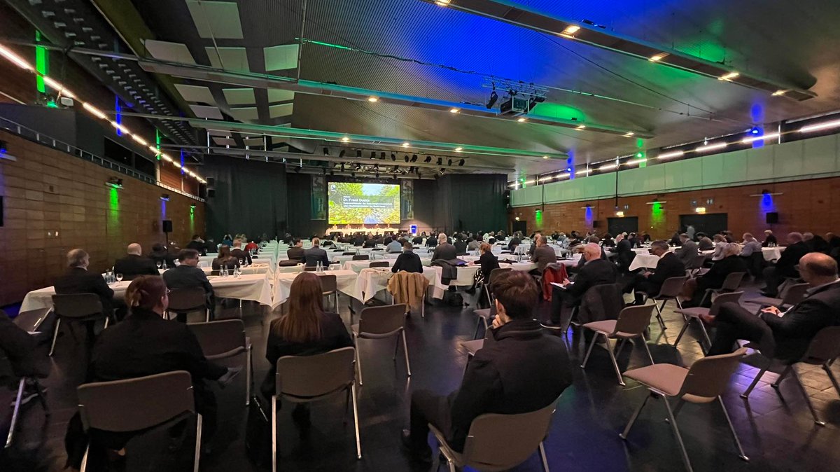 Genossenschaftsversammlung 2022 heute in #CastropRauxel. U. a. mit dabei: unser gesamter Vorstand Prof. Dr. <a href="/uli_paetzel/">Uli Paetzel</a>, Dr. Emanuel Grün &amp; Dr. @DorotheaVoss, Ratsvorsitzender &amp; OB <a href="/Stadt_Herne/">Stadt Herne</a> Dr. Frank Dudda &amp; <a href="/RajkoKravanja/">Rajko Kravanja</a> Kravanja, Bgm. Stadt Castrop-Rauxel. #Emscher