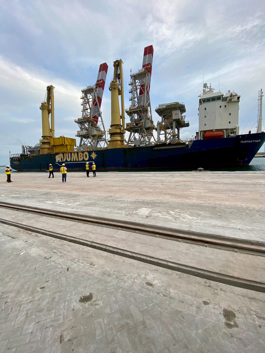 On-time delivery of two #shiploaders (413 mt each)and one hopper (200 mt) will improve Takoradi Port's turnaround time for operations! The lifting of this oversized cargo was meticulously planned by our expert engineers and the shipment was carried out by our HLV #Fairpartner.