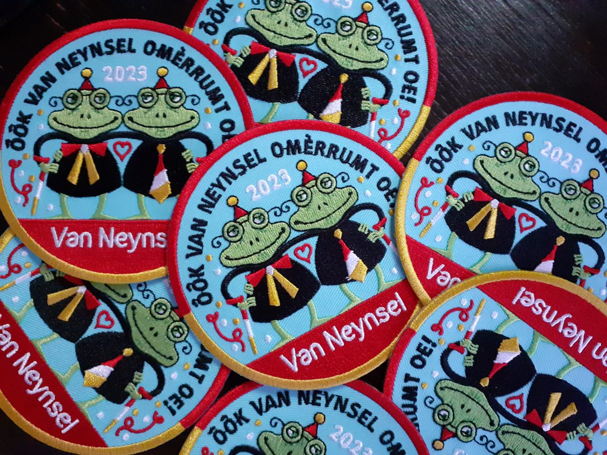 Ôôk Van Neynsel omèrrumt oe! Vandaag zijn de eerste Oeteldonkse Van Neynsel’ers al met het nieuwe embleem in de stad te vinden tijdens het 11/11-feest. Veel plezier! 
#oeteldonk #carnaval #VanNeynsel #ouderenzorg #samensterk #hartvoordezorg