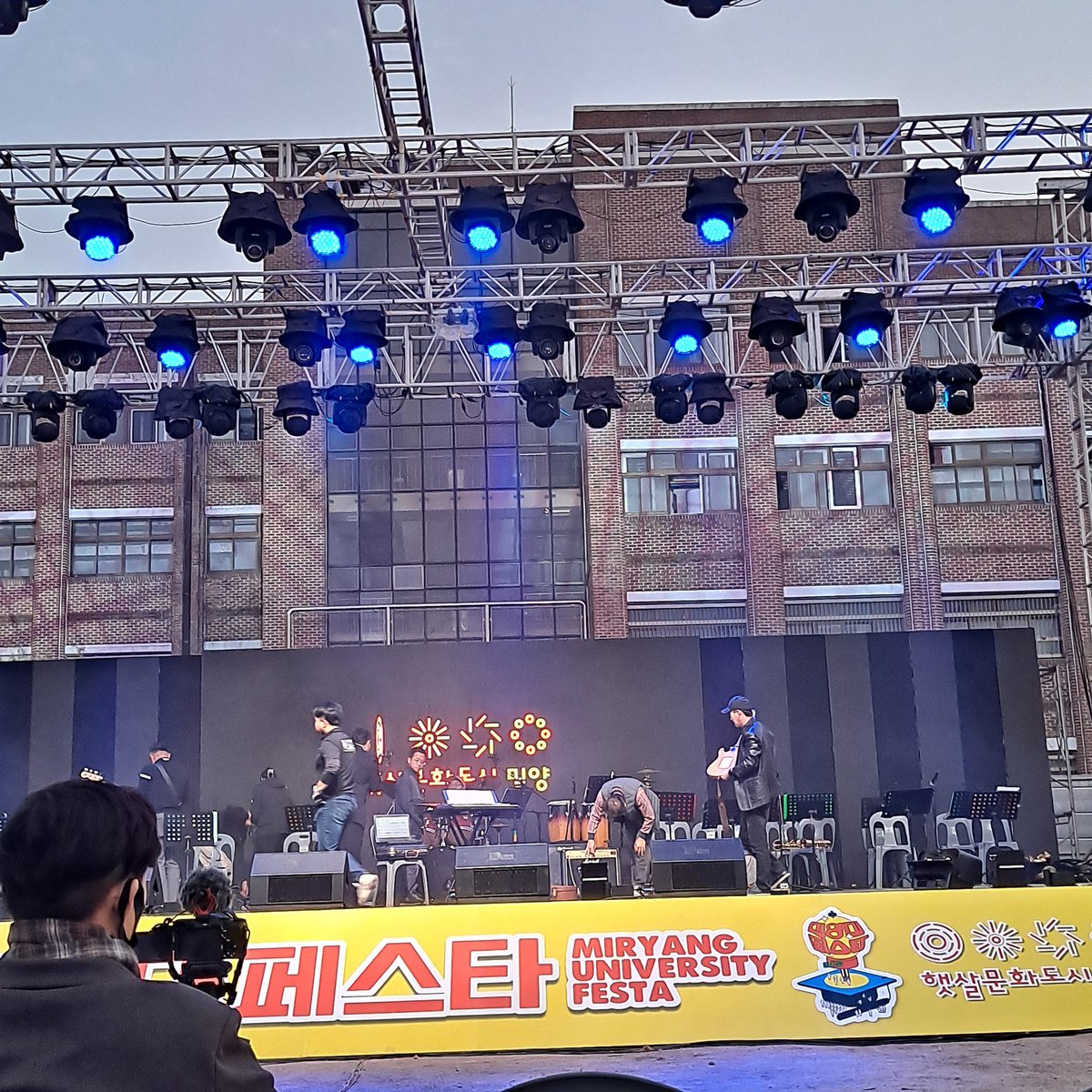 #토리테라피
언니 무대 여기 맞죠...???