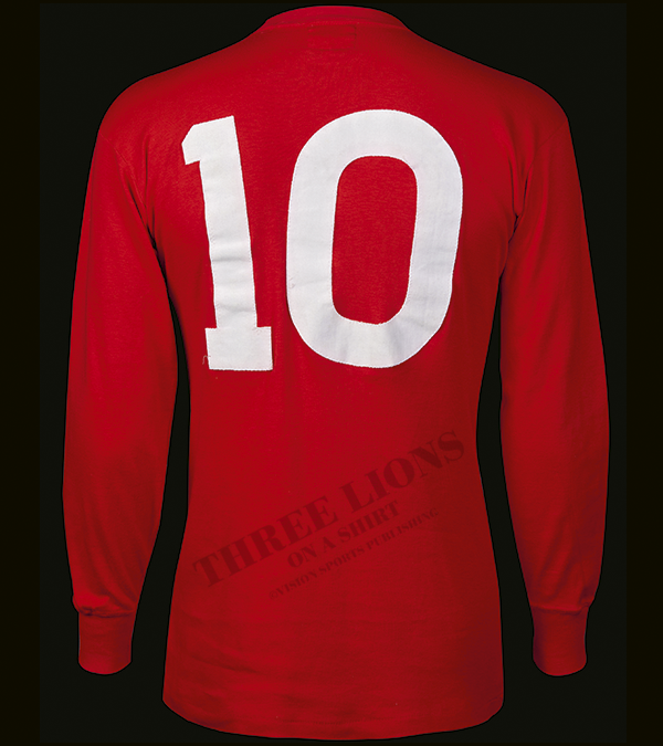 3LionsShirtbook's tweet photo. Legend in red
. 
Worn by Geoff Hurst v West Germany (1966)
. 
The very shirt worn by Geoff Hurst when he scored the first-ever World Cup Final hat-trick. England wore red after losing a coin toss to see which team would wear their usual white shirts
 https://t.co/zATQUUacUn https://t.co/apGqJEYH6p