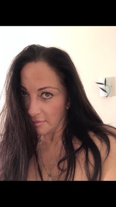 Good morning everyone wishing you all a fantastic weekend. Stay out of trouble lots of love 😘😘 https://t