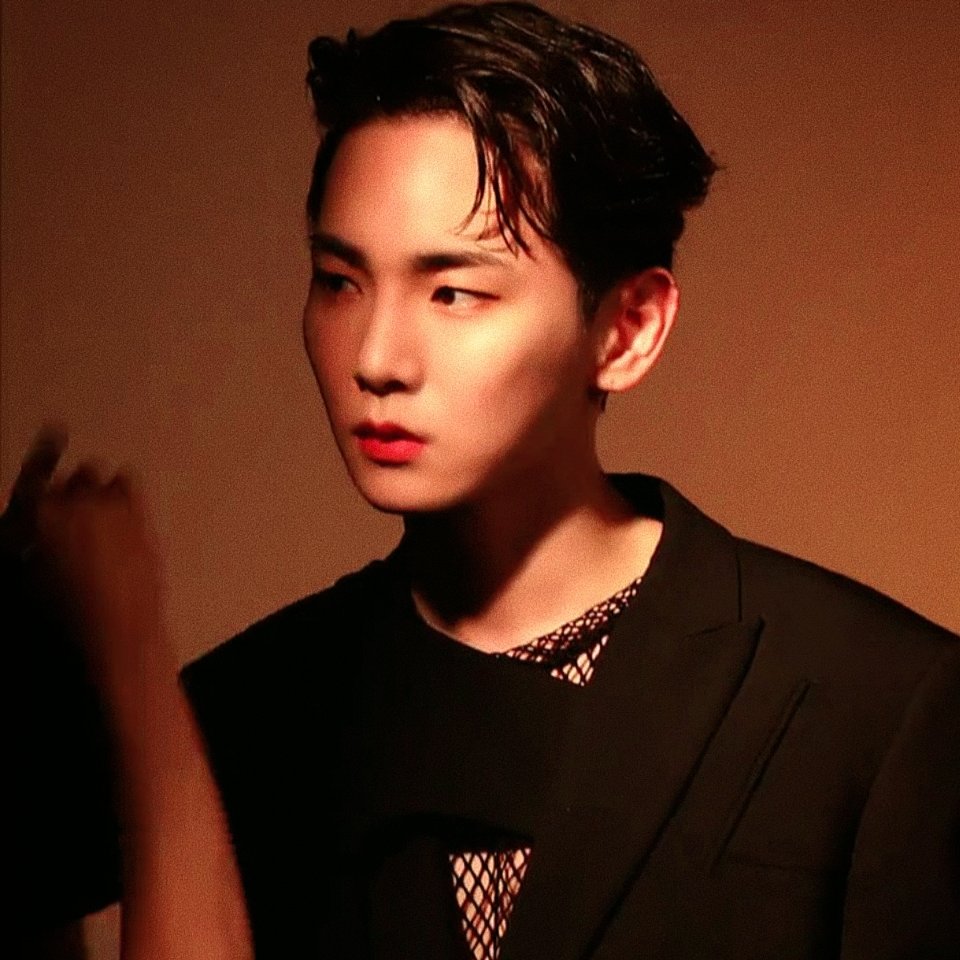 crezymk's tweet photo. หน้ากล้องพิคีย์หล่อมาก ตี๋ สมาร์ท ชามมิ่ง เฟรนลี่ มาออกรายการพิมิงใส่ฟิลเตอร์ยัยลูกแมวเต็มคาราเบลเลย ทั้งท่าทางร้องไห้ปากเบะ ดีใจเป็นลูกแมวน้อยเวลาได้ของขวัญ คิดถึงอยากกอด แอบมองน้องกินอาหารบนเครื่องบิน และอีกมากมาย ของแฟนบอยมินโฮผู้คลั่งรักคีย์ 🐱 #Keybum #minkey https://t.co/tUnyIjue6q