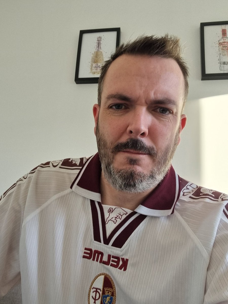 geordiedream's tweet photo. Feeling and looking tired, glad it's Friday. Gone for a long sleeved effort today
#KitOfTheWeek #torino https://t.co/oIRLSnWykF