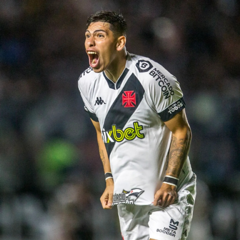 TorcedorVasco's tweet photo. Vasco quer 4 milhões de dólares por Palacios, diz imprensa chilena https://t.co/RS7rnDMBgZ https://t.co/idkjdU7bUl