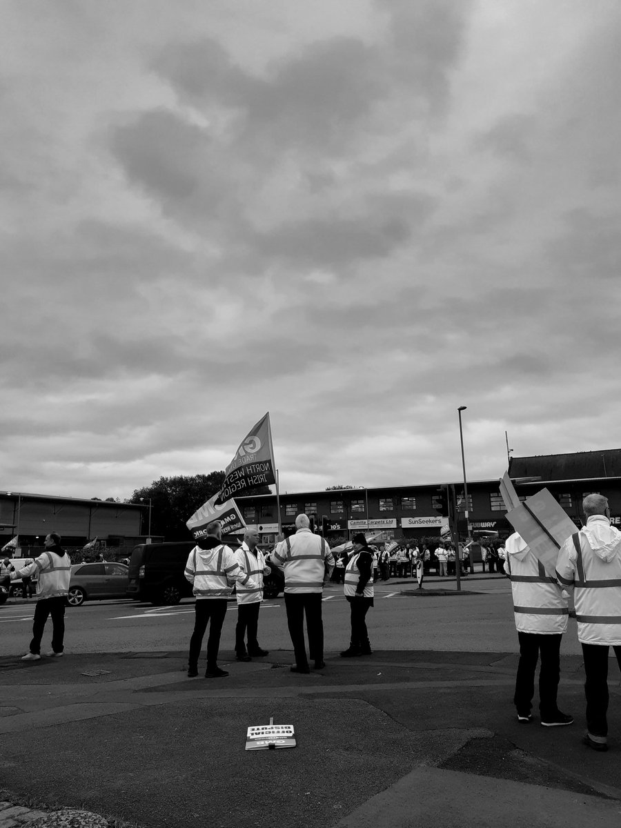 Juliewil67's tweet photo. Plenty of support for the #polyfloor picket line this morning #noirvemberphoto https://t.co/DtcV5CHEN0