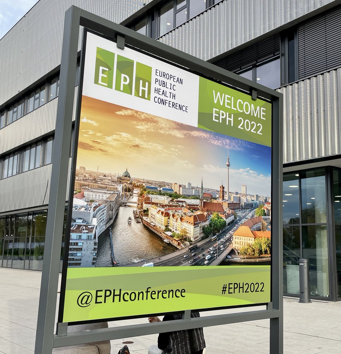 Table4Wong's tweet photo. Great first-day @EPHconference so far. Come and say hello to @HelenEllisCO and me if you haven't already! Find out how @Covidence can do the heavy lifting in your systematic reviews #EPH2022  #covidence https://t.co/0baeoe0ntW