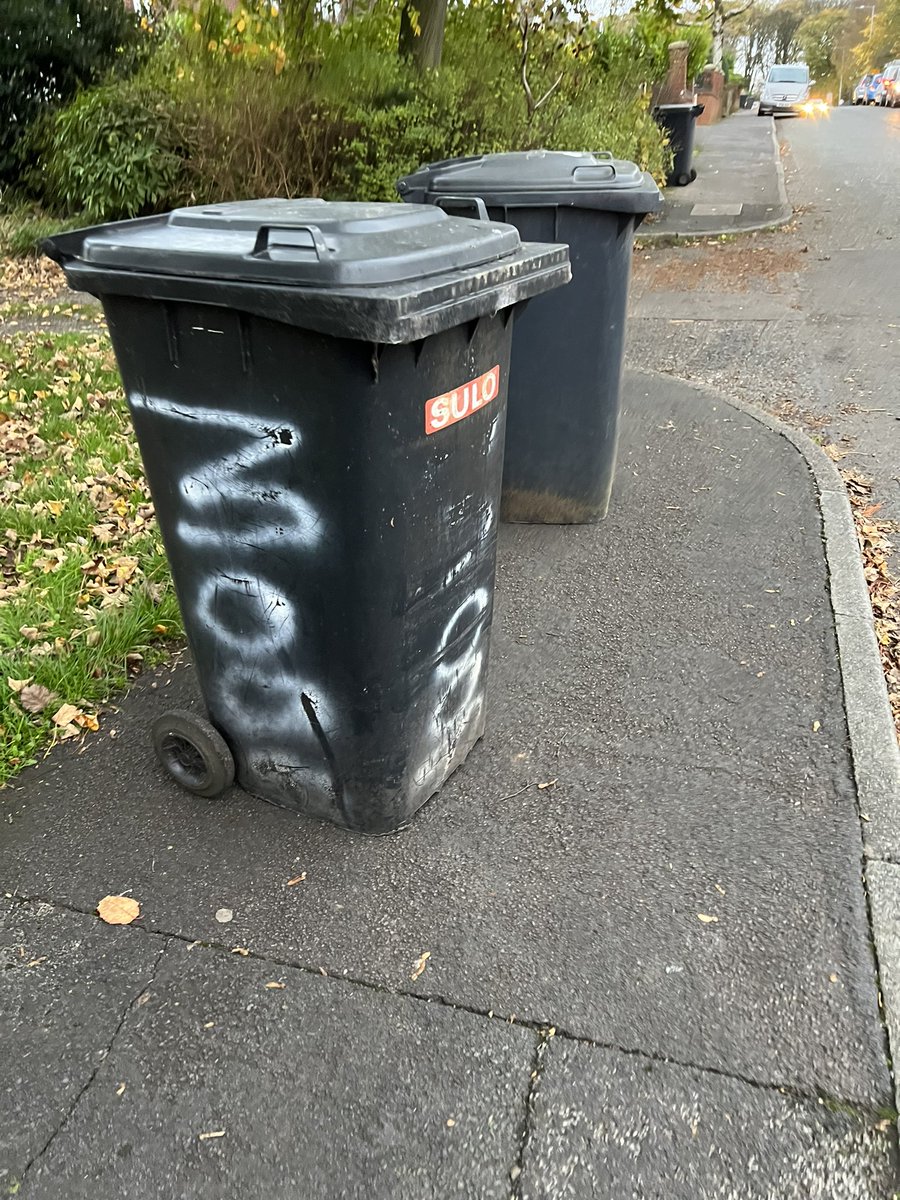FairwaysAndFood's tweet photo. 🗑️I love a black bin day ❤️🙌
#binday #blackbin #life https://t.co/eCpNRwjjzx
