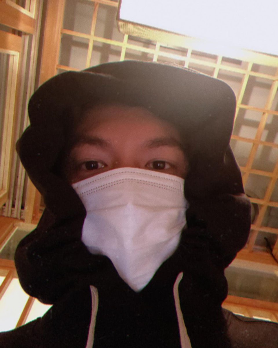 ActorLeeMinHo's tweet photo. 찍힐 때                       찍을 때 https://t.co/CD7xKqtnpG