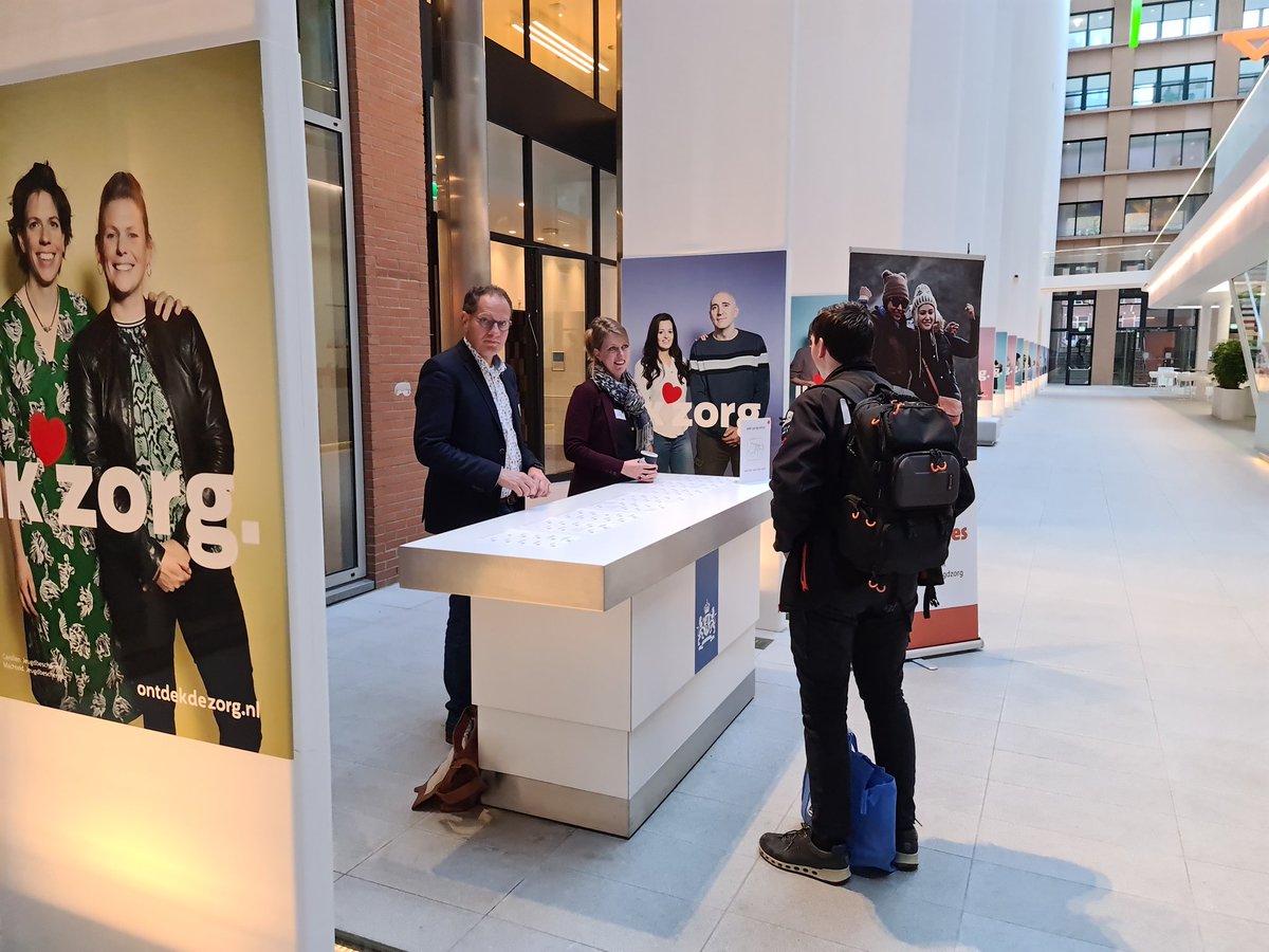 vernieuwingidz's tweet photo. Deze laatste dag van de #weekvanderadicalevernieuwing zijn we te gast bij @MinVWS. Vandaag staat dw vraag centraal: hoe creëren we een samenleving die draait om Waardevol leven? https://t.co/Q0rtsKYO7E
