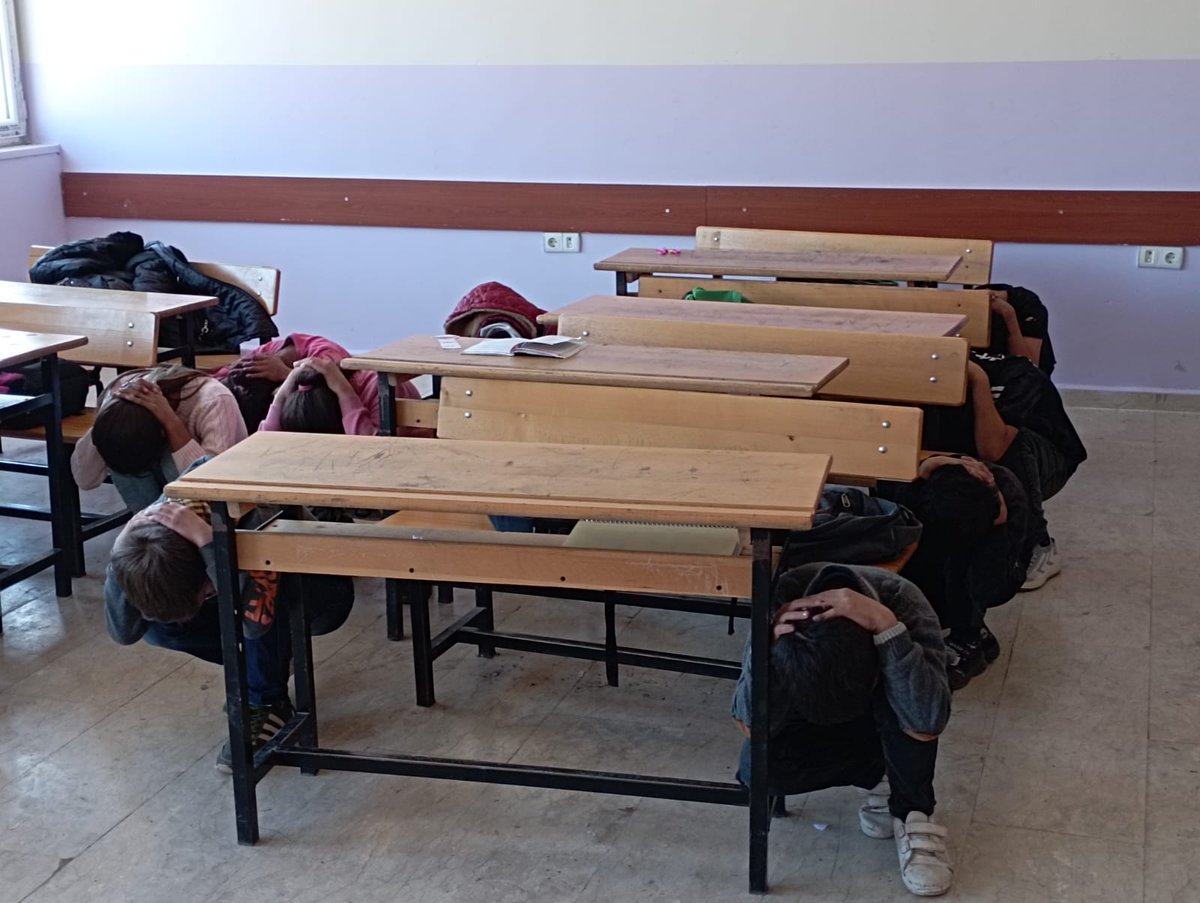 Deprem tatbikatını başarıyla gerçekleştirdik.