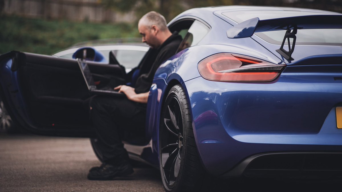 Stunning example of a Sapphire Blue GT4 in for a service. #CavendishPorsche #LongEaton #PorscheService #Nottingham #Porsche #Service #Cayman   #PorscheCayman #CaymanGT4 #Porsche981