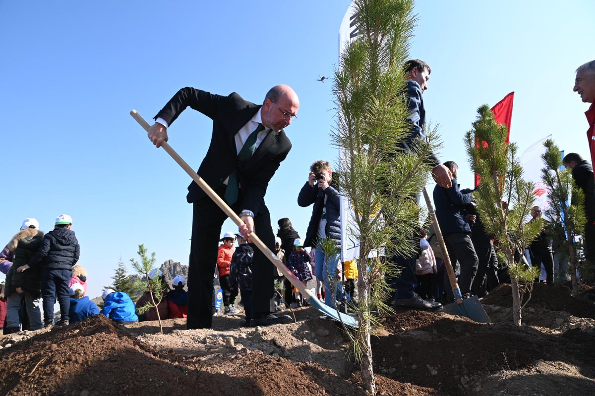a_pekyatirmaci's tweet photo. Fidanlarımızı, #TürkiyeYüzyılınaNefes olması için toprakla buluşturduk. 🌱

11 Kasım Milli Ağaçlandırma Günümüz kutlu olsun. 🌳

#MilliAğaçlandırmaGünü 💚 https://t.co/XO1Y2QE5aN