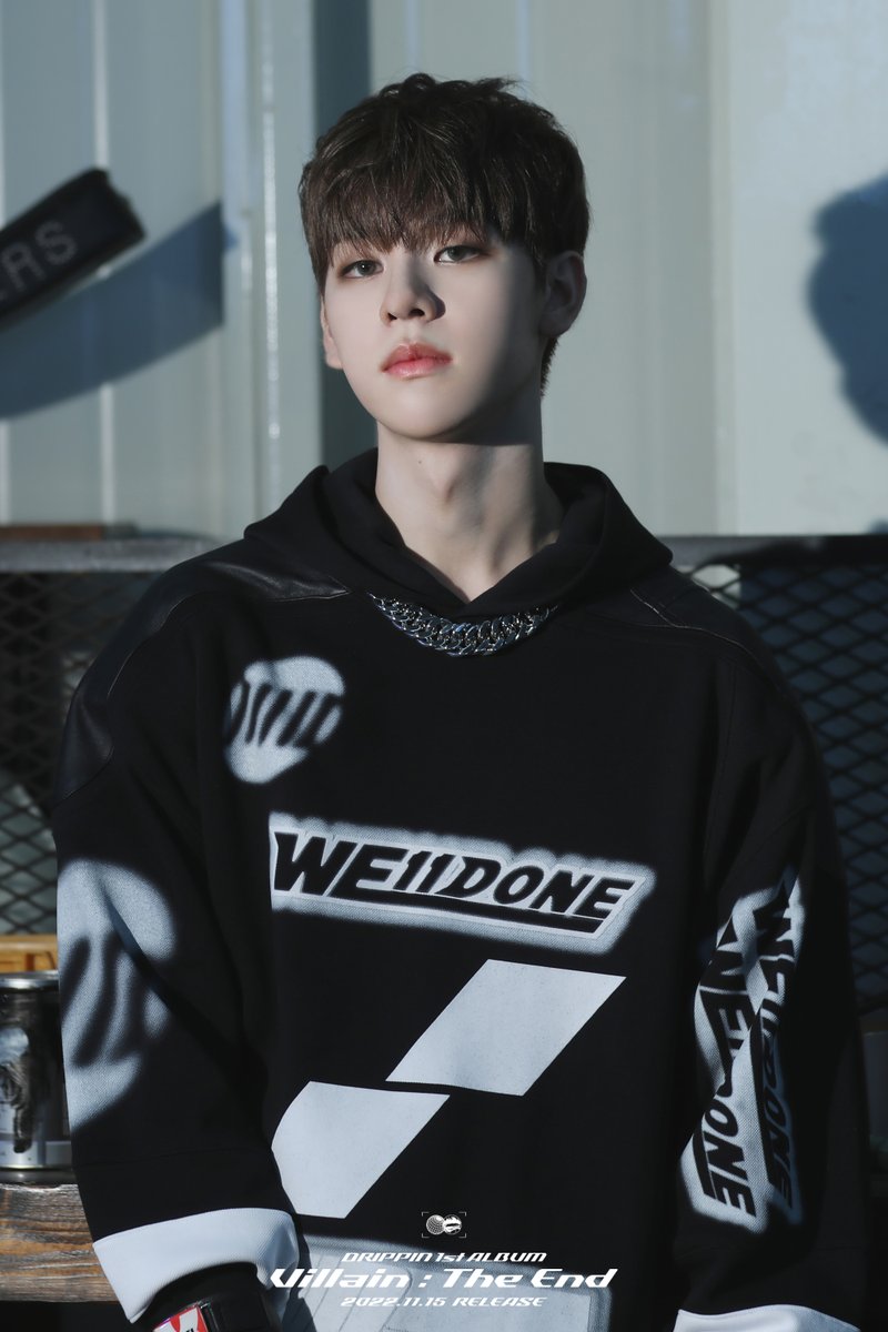 woollim_ent's tweet photo. #DRIPPIN 1st ALBUM
[Villain : The End]｜Jacket Image (ft.Behind)
#김동윤 #KIMDONGYUN 

2022.11.15 6PM RELEASE

#드리핀
#Villain_The_End #The_One
#Special #Jacket #Jacket_Photo
#COMEBACK #20221115_6PM
#HWANGYUNSEONG #LEEHYEOP #JOOCHANGUK
#KIMMINSEO #CHAJUNHO #ALEX https://t.co/mw93Y8JMKq