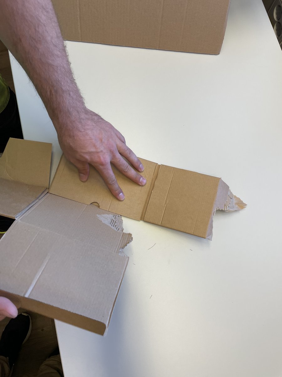 Kartonkien ja pahvien litistämistä neuvotaan monin tavoin, jotta keräysastioissa riittäisi tilaa. Meillä aiheesta on juttu ja video. Käy kurkkaamassa! 

aviisi.etappi.com/artikkeli/etus…

#kartonki #pahvi #ilmatpihalle #kierrätys #lajittelu #jäteneuvonta