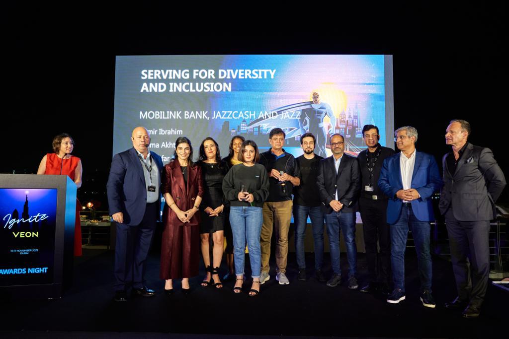 aamir_ibrahim01's tweet photo. No better feeling than being recognised for your passion &amp; commitment!
@Jazzpk @JazzCash @MobilinkBank win @VEONGroup D&amp;I award 🏆 across 7 markets globally, reigniting our vigor to positively impact the lives &amp; livelihoods of women thru our services &amp; sustainability initiatives https://t.co/q9T9G8DQzO