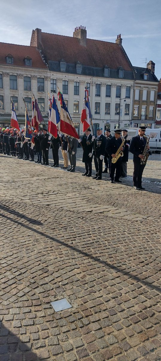 AireNouvelle1's tweet photo. 11 NOVEMBRE !
Commémoration de l'armistice de 1918 à #AiresurlaLys 
Présence de #AireNouvelle avec #DidierRys #VeroniqueCrowyn et #FredericDubuisson
Au programme : Défilé aller/retour jusqu'au monument aux Morts, remise de médailles et discours officiels. https://t.co/VrzaluXld6
