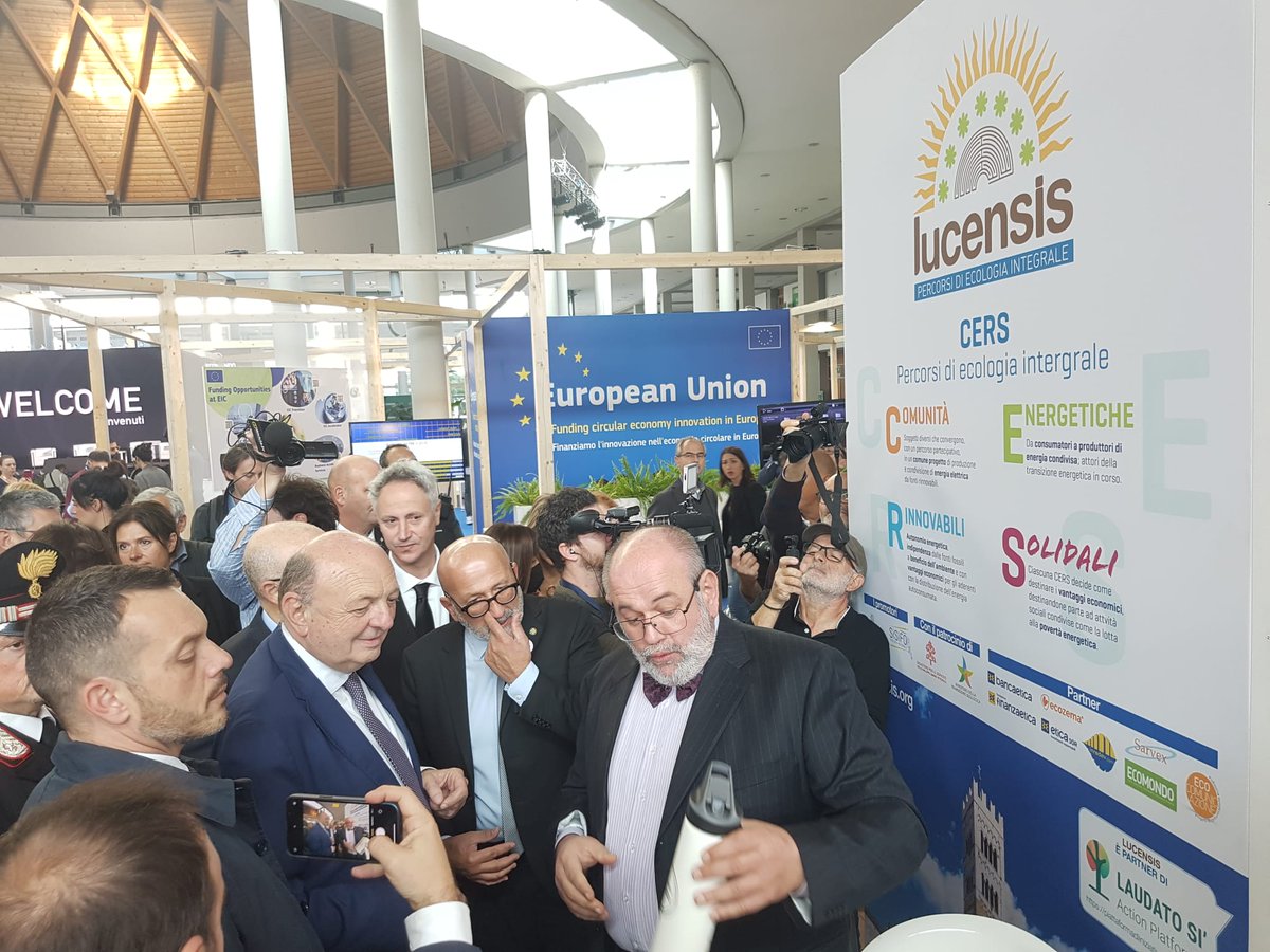 lanzigiuseppe's tweet photo. Oggi a @Ecomondo è passato il Ministro dell'Ambiente @GPichetto al quale ho potuto illustrare @lucensis_ e il Progetto di Custodia di @FrancescoEcon Ho ricordato al Ministro che siamo tutti in attesa dei decreti attuativi del @MiTE_IT sulle #comunitaenergetiche... https://t.co/GLJp3U02bQ