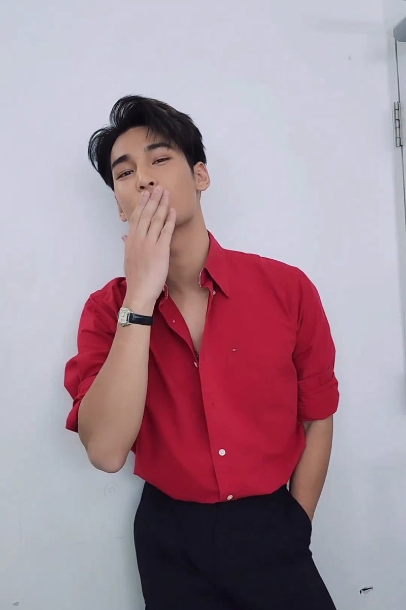 Brown_Sugar1515's tweet photo. เสื้อไม่แดง ไม่มีแรงไลฟ์

#SRICHAND1111xMileApo
@Nnattawin1 @milephakphum https://t.co/t31j8ytdEC