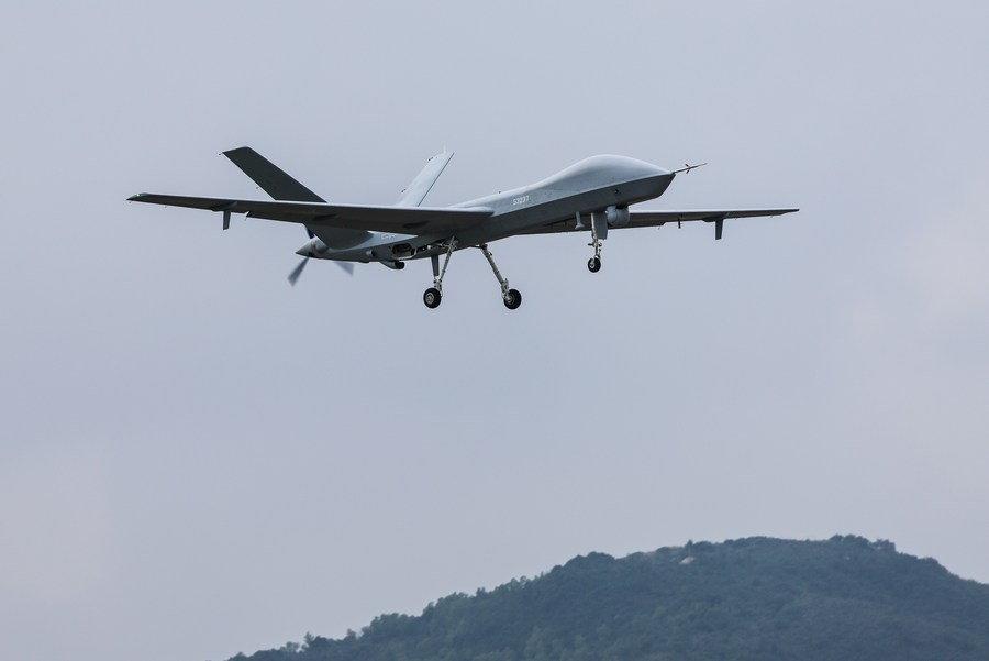 XHNews's tweet photo. A range of China's homegrown unmanned aerial vehicles and anti-drone system are showcased at the 14th China International Aviation and Aerospace Exhibition, also known as Airshow China, in the port city of Zhuhai, south China's Guangdong Province https://t.co/svvmn6tt94 https://t.co/ixgBSUbolk