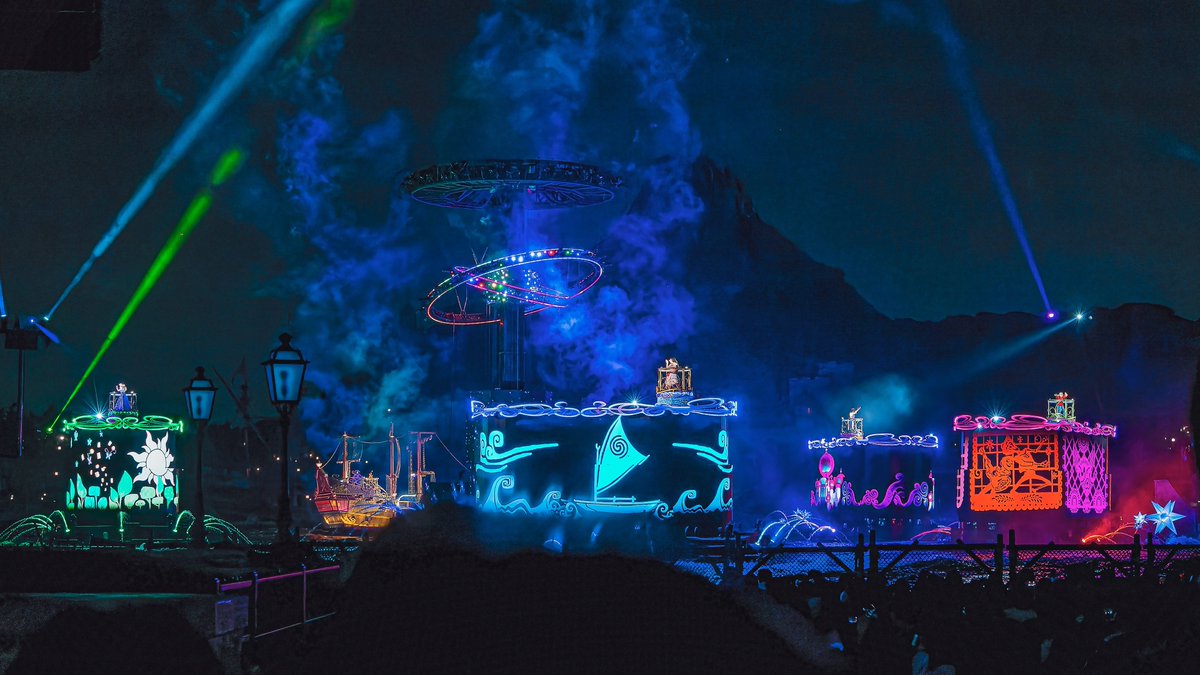 d_Daiki1118's tweet image. 東京ディズニーシーで今日から正式スタートした
新ナイトエンターテインメントショーがすごい
その名も『ビリーヴ！〜シー・オブ・ドリームス』