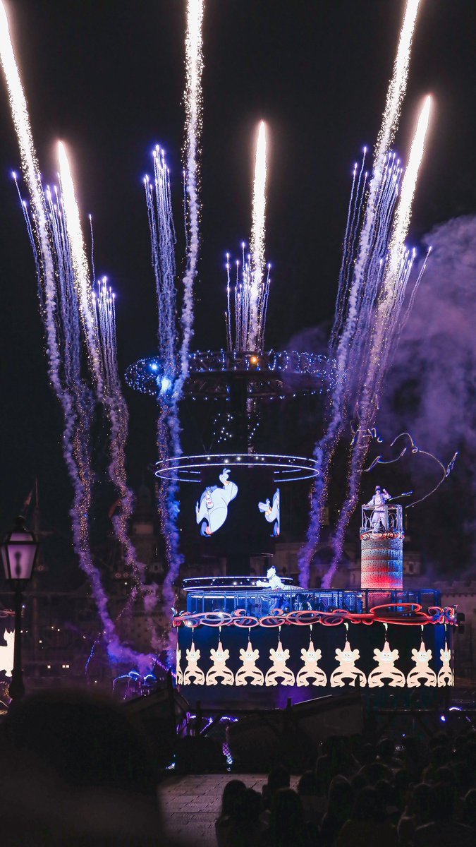 d_Daiki1118's tweet image. 東京ディズニーシーで今日から正式スタートした
新ナイトエンターテインメントショーがすごい
その名も『ビリーヴ！〜シー・オブ・ドリームス』