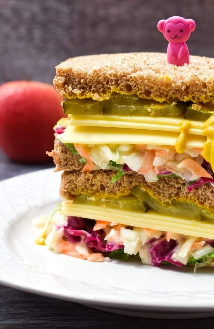 From the lunchbox today one of my personal favourites, the Vegan New York Deli Sandwich. I feel like it should have it's own theme tune or drum roll at the very least. It's so darn good!
theveganlunchbox.co.uk/easy-vegan-new…
#vegansandwich #vegansandwiches