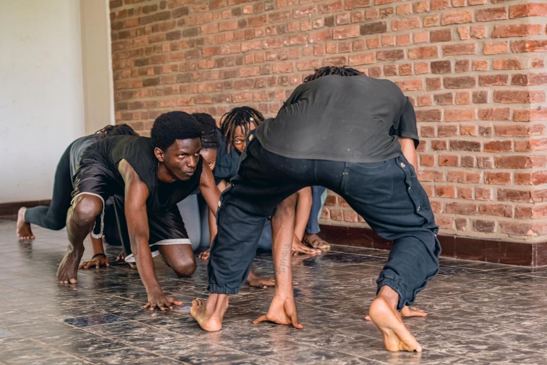 CultureIna's tweet photo. ☺️Rendez-vous demain 18h30⏰au Centre Culturel Izuba📍 pour voyager avec nous dans cet univers artistique🎭

L'entrée est gratuite🎫

Karibuuuu mweseee😊 https://t.co/2a4Bzp0UTj
