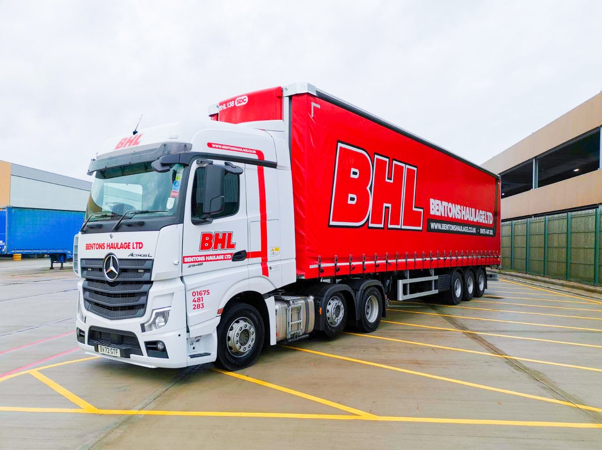 SDCtrailers's tweet photo. You wonโt miss Bentons Haulage new Freespan Curtainsiders on the roadโฆ one of ten new EN-XL built SDC trailers featuring the hauliers striking new livery.
@SDCtrailers | Trusted by the leading haulage providers since 1978.
#bentons #haulage #hgv #roadtransport https://t.co/xdVJZQdinu