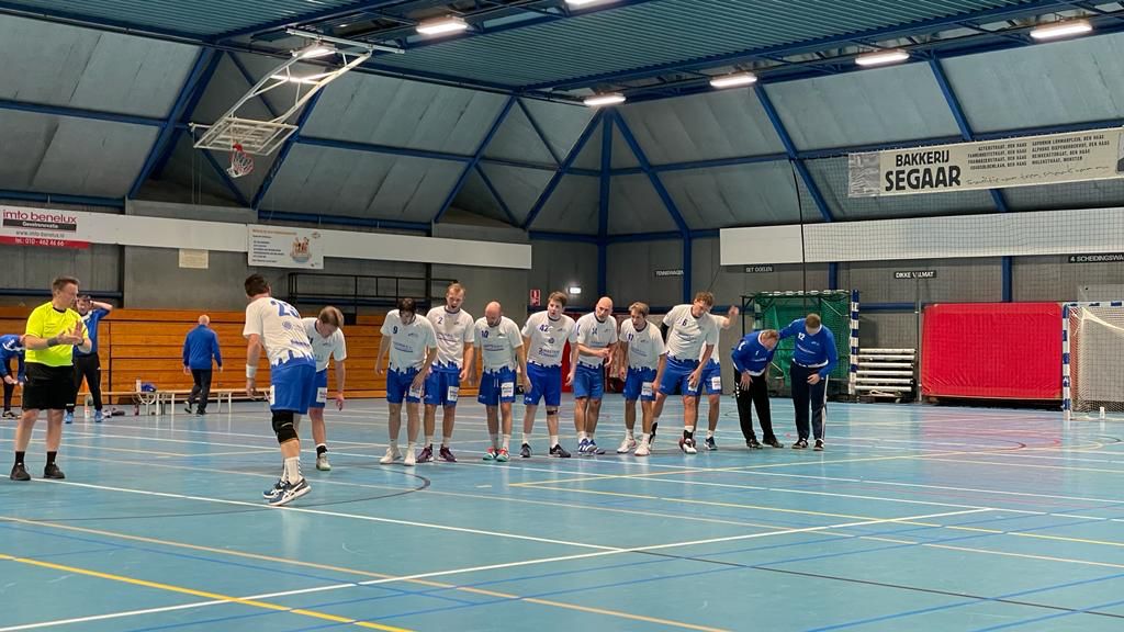 OUDE GLORIE VAN HELLAS ZORGT VOOR SENSATIE IN BEKERTOERNOOI 🏆
Lees het artikel van Peter Lotman op onze website:
ow.ly/ebY450LAOPZ