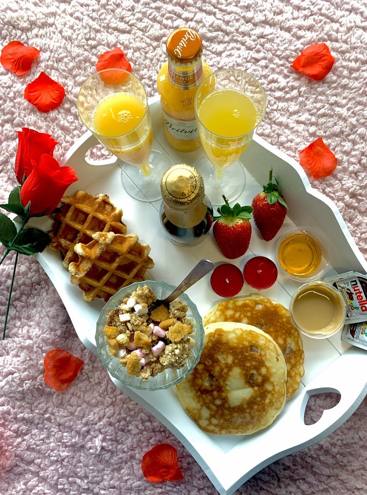 Thor51159165's tweet photo. @onlyylara3 Can I make you breakfast and bring it to bed? https://t.co/wKoQJul8b3