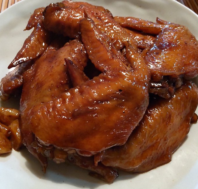 本日の晩御飯😃
手羽先のコーラ煮です🐔 