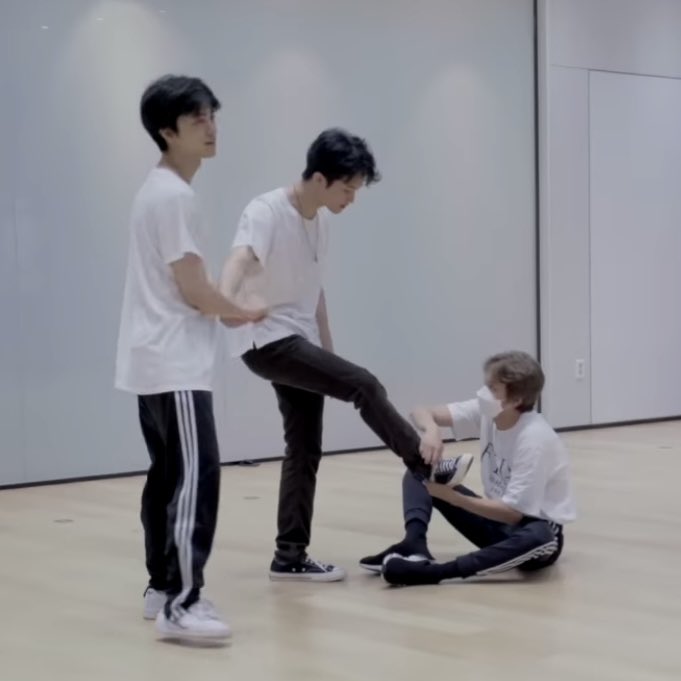 형아의숙명임....ㅜ
상체/하체나눠서동생들놀아줘야함......