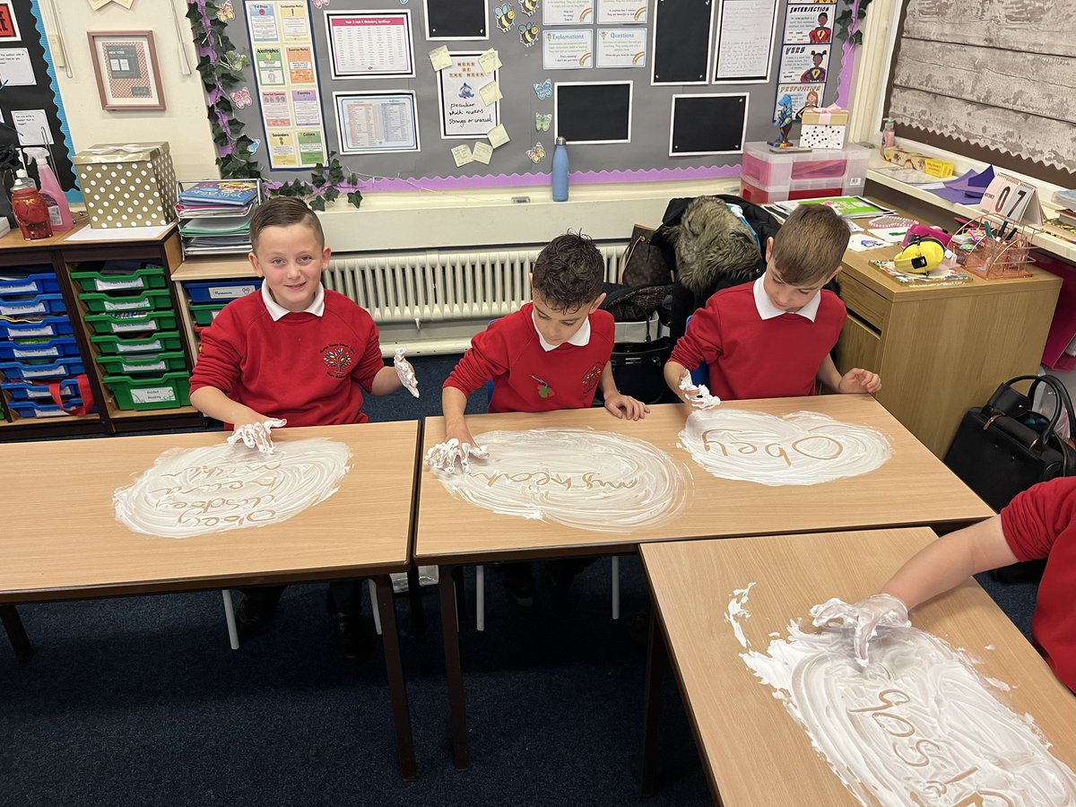 ThorpeHesleyPri's tweet photo. Class 12 are having a super spelling session this morning! 😃😃 #thisissomuchfun #superspelling Mrs Toms…close your eyes 😳😊 Love Class 12 xx https://t.co/OljjABD6Lz