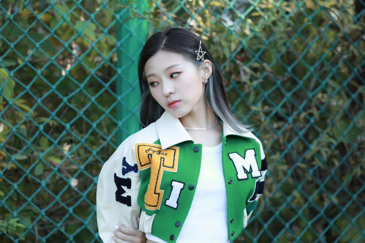 #칠린_PICK 📸

‘Draw (MY TIME)' MV Behind
with 채린 🐳

#ICHILLIN #아이칠린
#CHAERIN #채린
#Draw #MY_TIME
#ICHILLIN_Draw 🎨