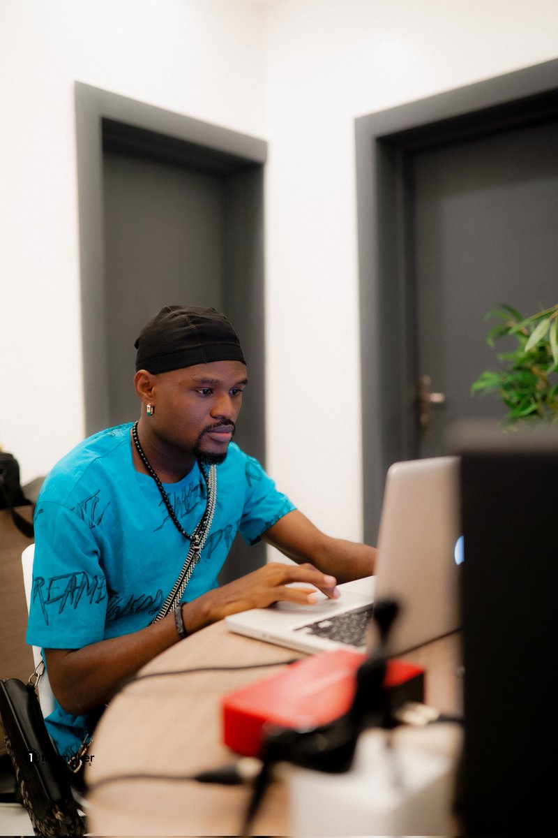 that_cryptoguyy's tweet photo. 🎙️🎛️🎚️

#mixingandmasteringengineer 
#audioengineer 
#recordingengineer 
#vocaldesigner https://t.co/xTn3WYeYGQ