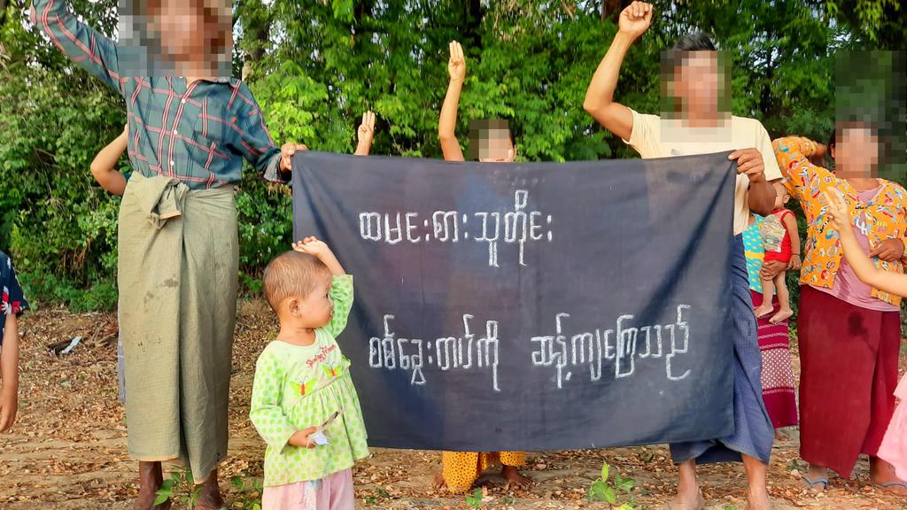Wamtha2021's tweet photo. "ထမင်းစားသူတိုင်း စစ်ခွေတပ်ကို ဆန့်ကျင်ကြသည်"
စာတန်းကိုင်ဆောင်ကာ
ဖက်ဆစ်စစ်တပ်အမြစ်ပြတ်ရေးအတွက် ချီတတ်သပိတ်မှောက်ခဲ့တဲ့ ပြည်/ခွန်သပိတ်...

#2022nov11coup 
#HelpMyanmarIDPs 
#WhatsHappeninglnMyanmar 
#pyigyitagonstrik

#အရေးတော်ပုံ_အောင်ရမည် 

#အဂဝံသ https://t.co/VT65mxBsSM