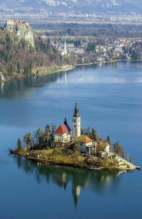 tiggylea's tweet photo. Lake Bled
Slovenia 💙 https://t.co/JYpZWMspU4