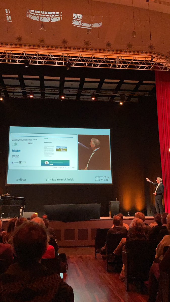 maartenskliniek's tweet photo. Professor Nico Verdonschot kijkt verder dan beweging! Een interessante presentatie over het gebruik van ‘bewegende beelden’ ipv alleen stilstaande beelden van röntgenfoto’s, MRI’s en CT’s #vib22 https://t.co/uNldwC3XUV