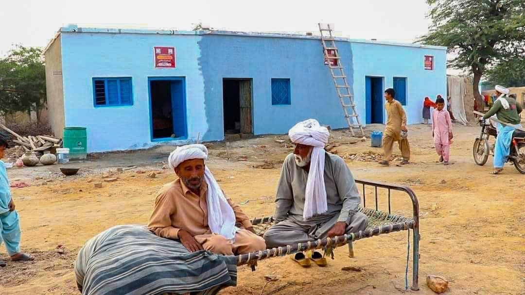AlkhidmatOrg's tweet photo. الخدمت پورے پاکستان میں سیلاب سے متاثرہ علاقوں میں تعمیر وطن پروگرام کے تحت متاثرین کی بحالی کا کام جاری رکھے ہوئے ہے 
الخدمت فاؤنڈیشن کے تحت ڈیرہ غازی خان بستی گدوآنی اور بستی وڈانی میں سیلاب سے متاثرہ خاندانوں کو پہلے مرحلہ میں 115 مکانات تعمیر کرکے حوالے کر دئے گئے ۔ https://t.co/zbVCVwnPri
