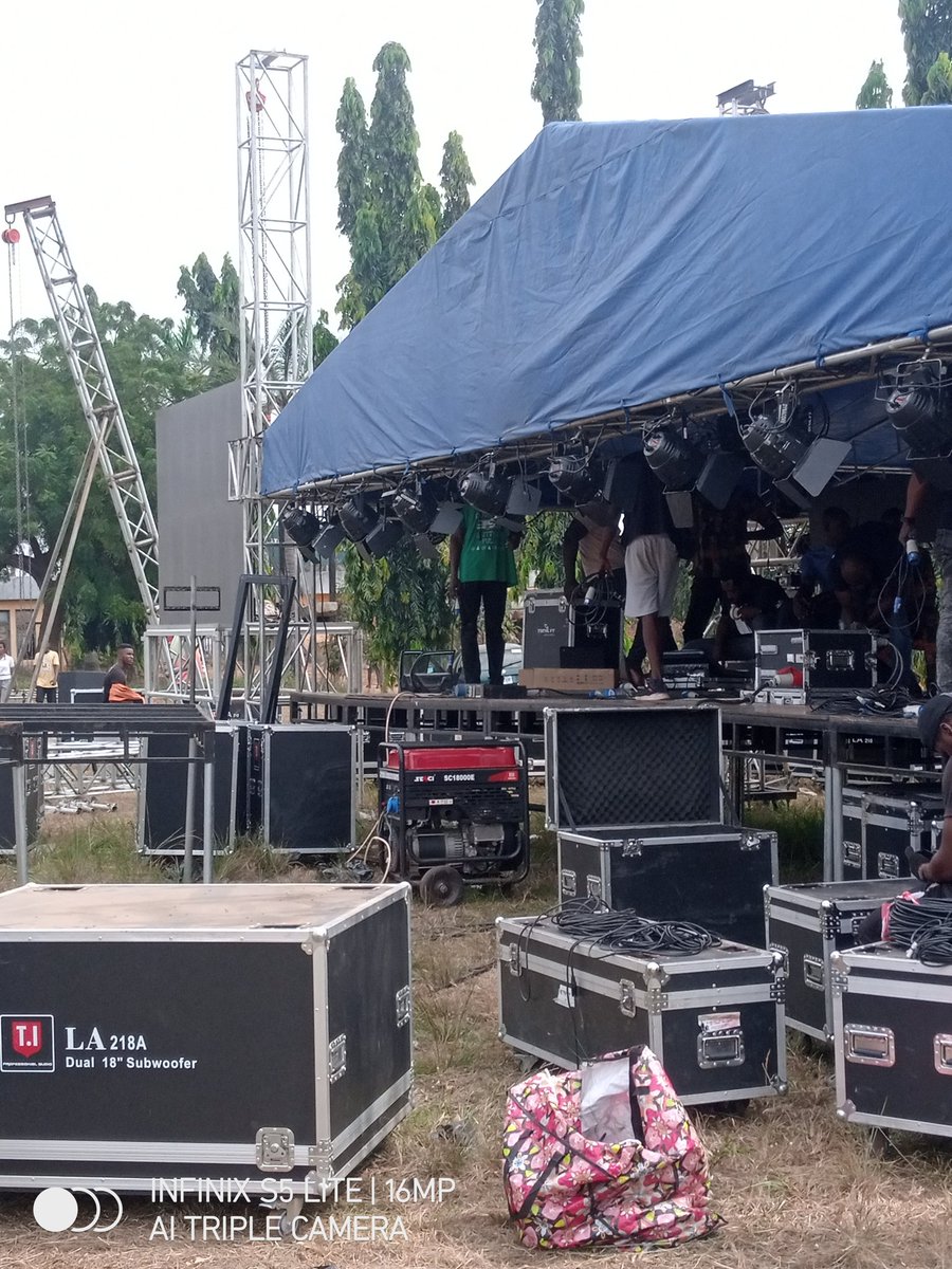 Frenzx2's tweet photo. I'm live at Praise Festival Anambra.

#praisefestival #lfgacot https://t.co/Iienz3YcMM