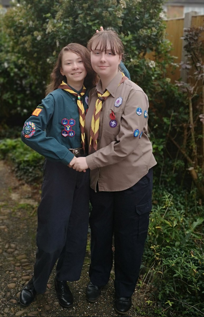 KirstyWarner's tweet photo. #remembranceday2022    

Off to school, and trying to get them to pose nicely. 🙄
They will act properly later and Sunday, just not for mum 🤣. 

#nogangsigns https://t.co/FDx6qJ8ecm