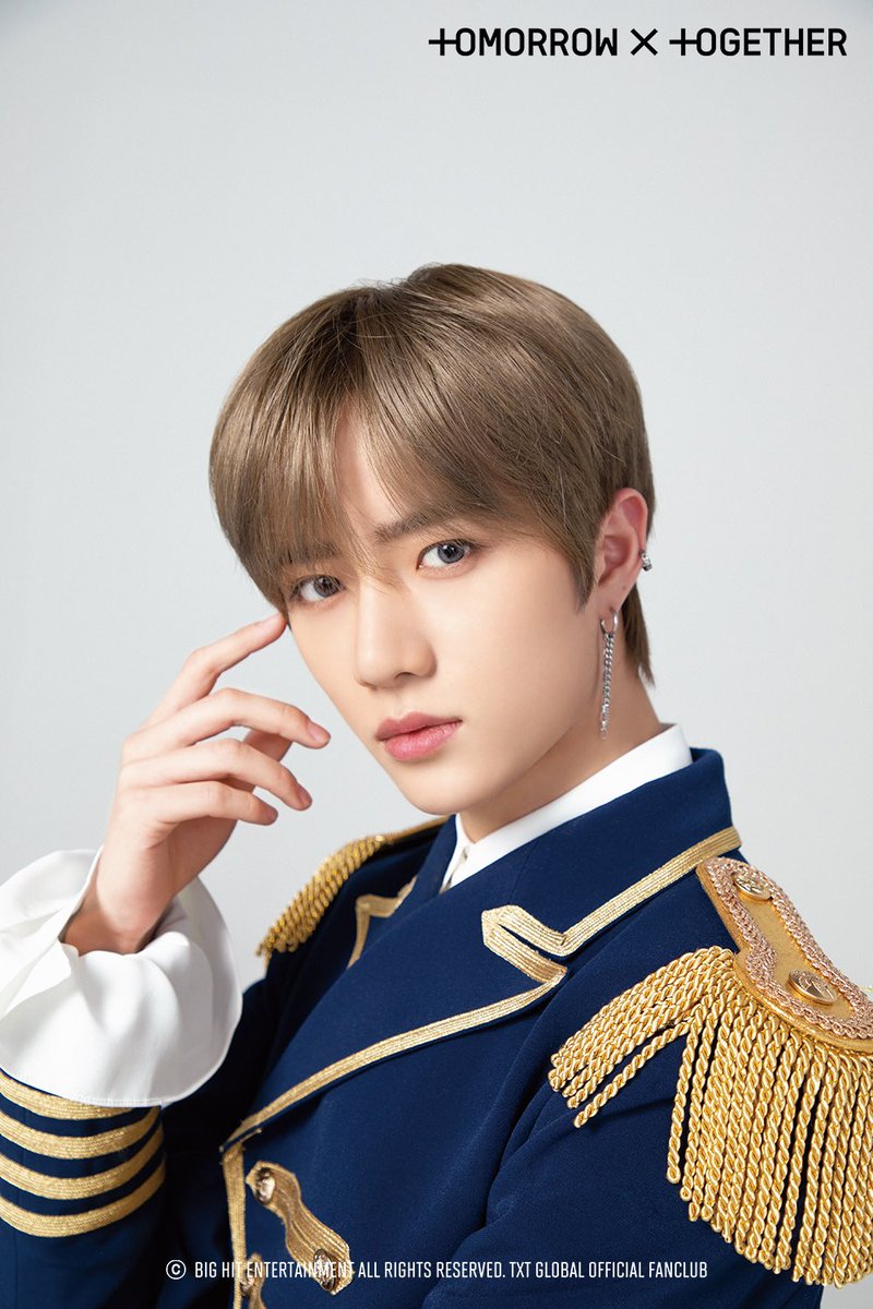 Bam2gyu_'s tweet photo. 왕자님 착장 범규 👑 https://t.co/giqSi1iS5V