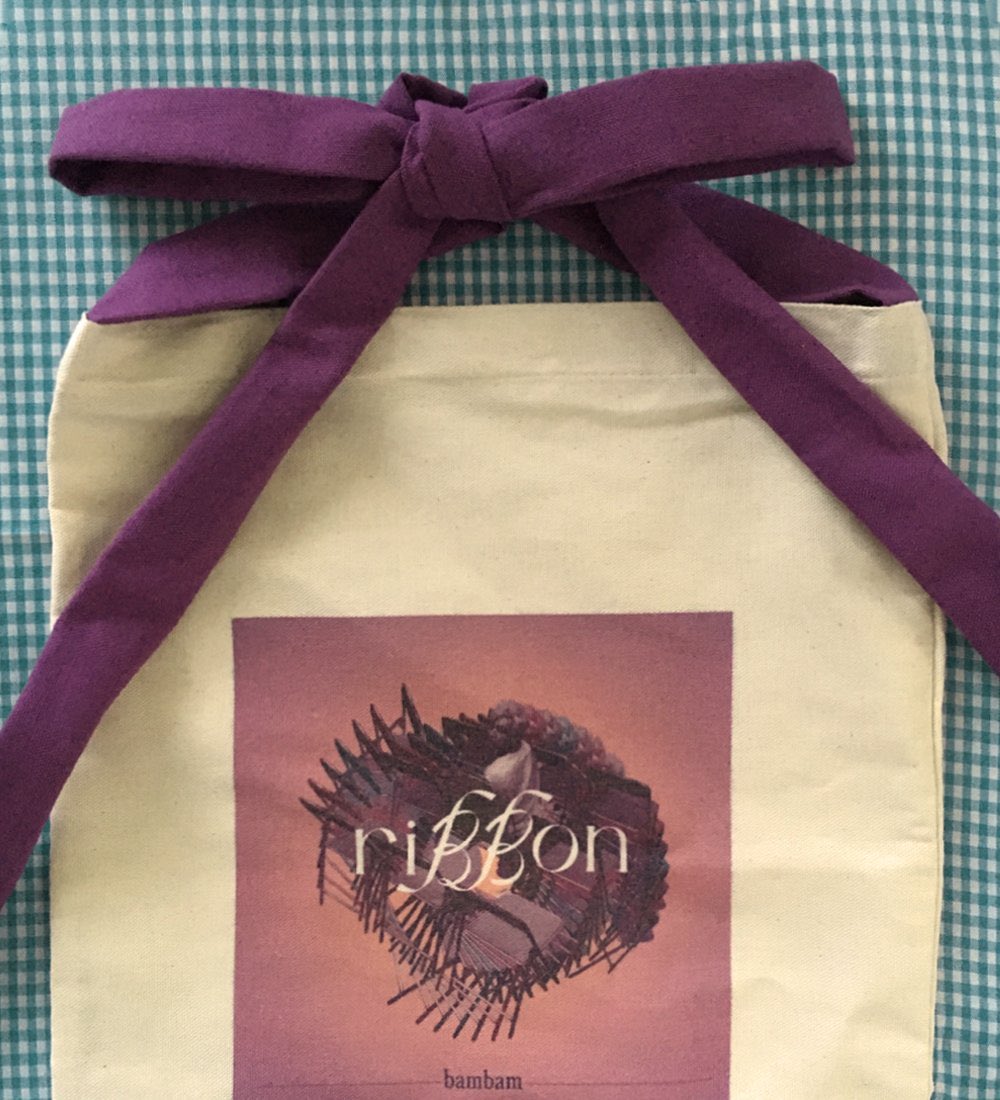 misulthumb's tweet photo. 🚨 11.11 SALE

GOT7 BAMBAM riBBon coll
— ribbon tote bag (w ribbon strap in purple!)

✿ price: 300 PHP before, 200 PHP (A) &amp; 180 (B) only today!
✿ stocks: 3 A-grade &amp; 3 B-grade

reply below/dm to claim 🤩 https://t.co/ya1c6BEsql