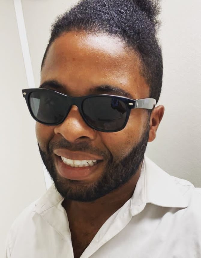 The type of dude to lick your pussi? Trying to get a female lay on my face. Snap, ig or WhatsApp ask me!