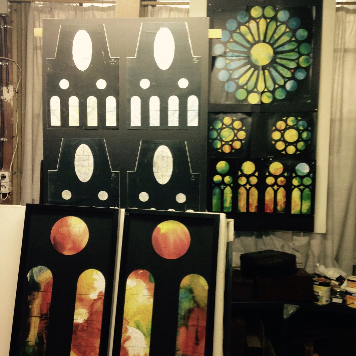 oscardalmau_'s tweet photo. Aquest matí ha mort el pintor i vitraller Joan Vila-Grau. Un homenot del país. Passarà a la història per ser l’autor dels vitralls de la Sagrada Família però la seva contribució a l’art va anar molt més enllà. Descansa en pau, Joan, estimat. https://t.co/dajrKx32G3